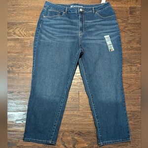 NWT No Boundaries High Rise Mom Jeans Dark Wash